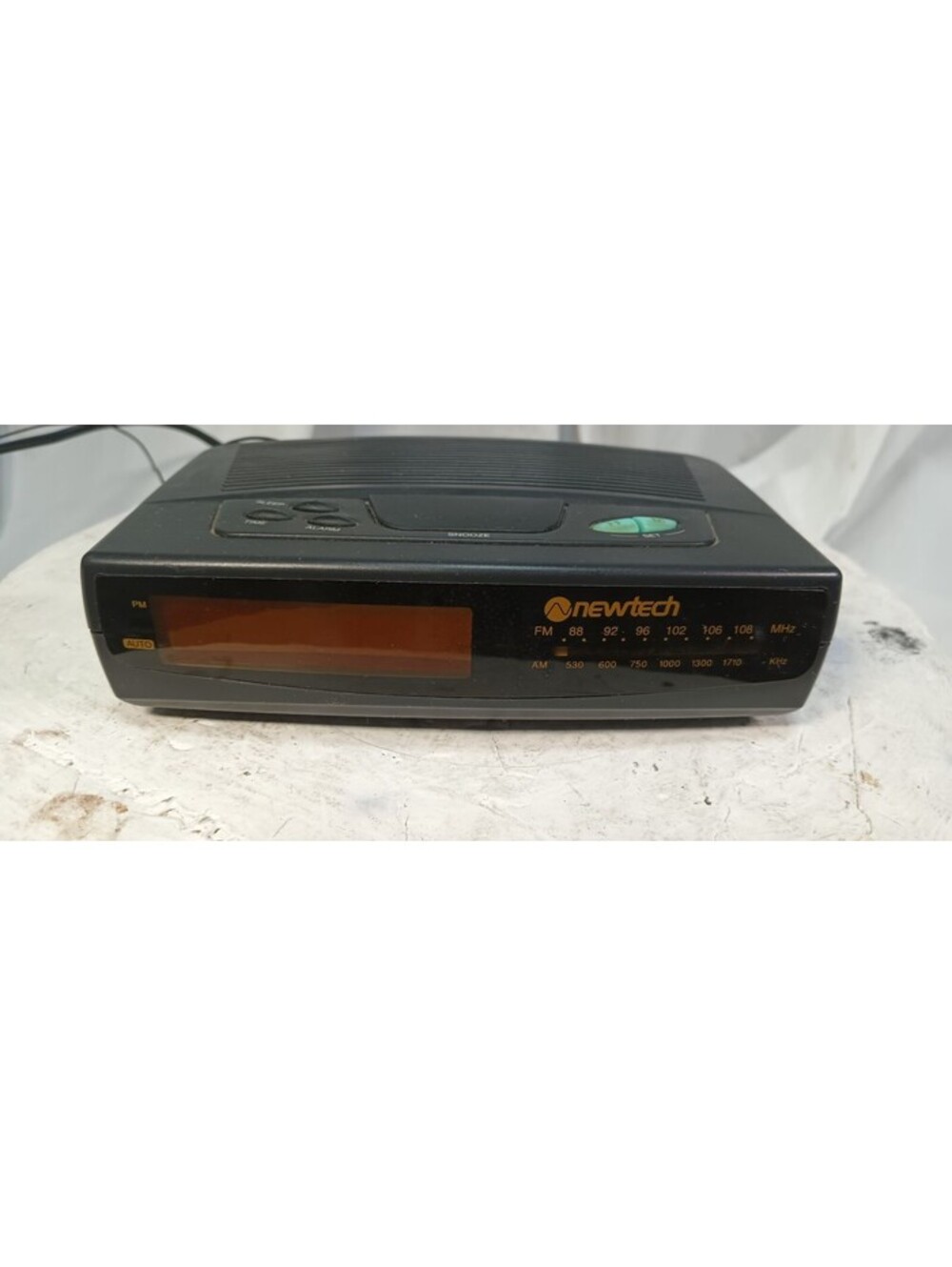Newtech CR-5313 AM/FM Clock Radio Corded Electric with Battery Backup Tested